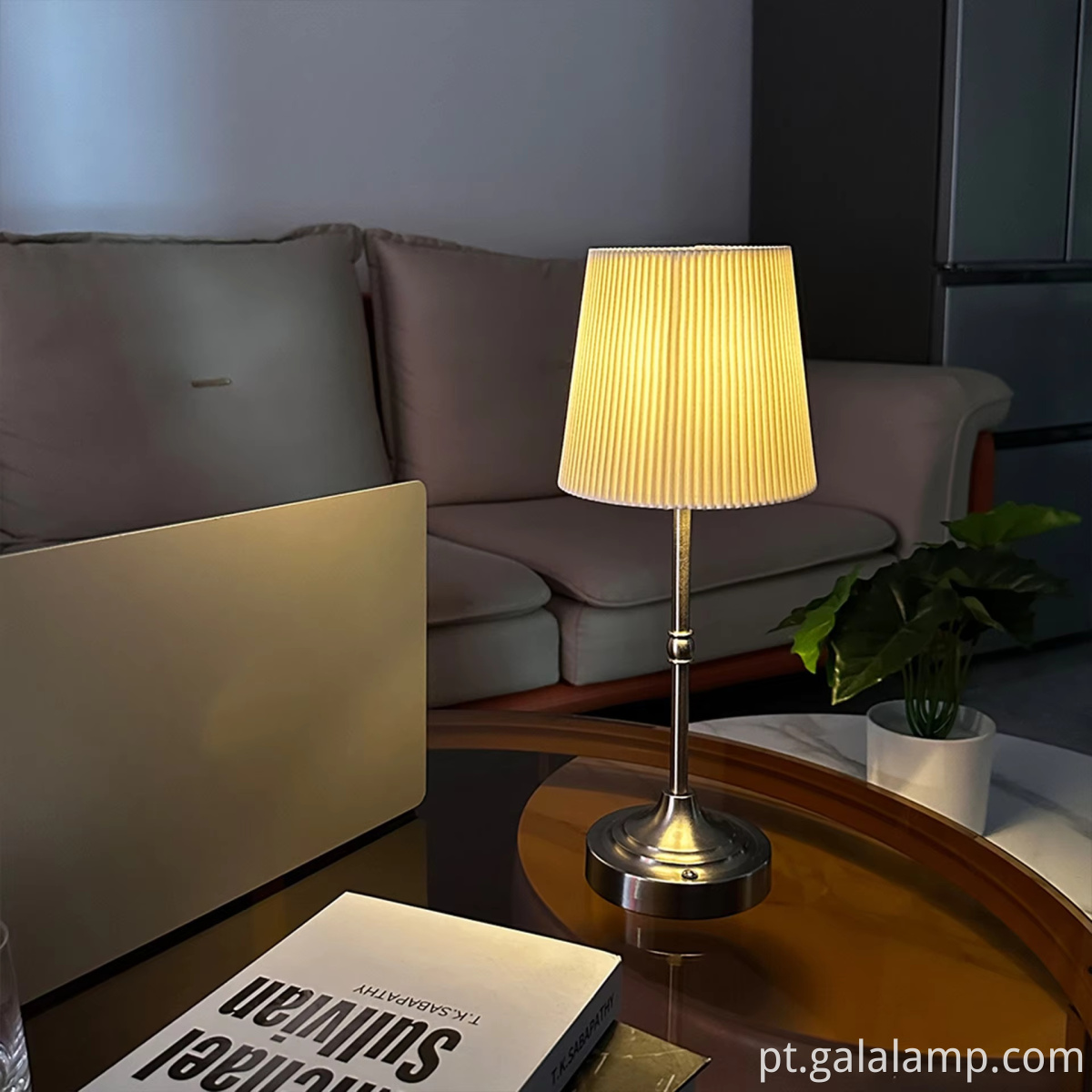 hotel-decorative-golden-bedside-lamp-GALAXY L